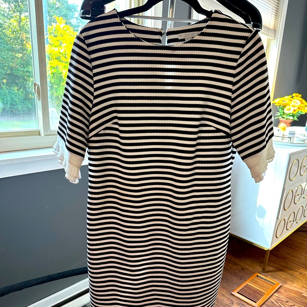 Black and white knee casual dress